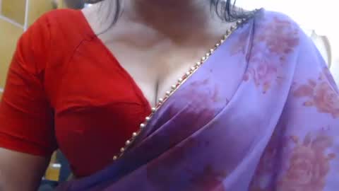 Snapshot of desimaisa130 chatting on 06/18/26, 05:17 Maisa online show from 06/18/26, 05:17
