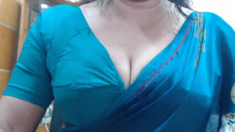 Snapshot of desimaisa130 chatting on 07/12/26, 06:43 Maisa online show from 07/12/26, 06:43