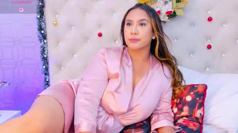 Snapshot of desire_sara chatting on 11/30/25, 04:11 Sara Desire online show from 11/30/25, 04:11