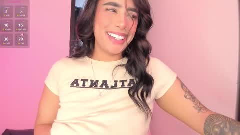 Snapshot of desired_breasts chatting on 03/15/26, 06:58 Sophie online show from 03/15/26, 06:58