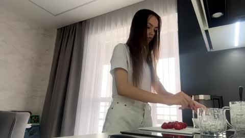 Snapshot of desirewingard chatting on 05/08/26, 02:50 Ksenia online show from 05/08/26, 02:50