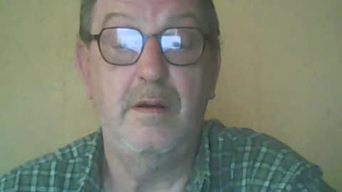 Snapshot of destelp chatting on 06/27/26, 01:28 destelp online show from 06/27/26, 01:28
