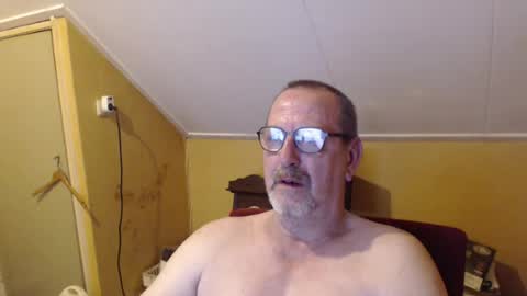Snapshot of destelp chatting on 07/15/26, 10:37 destelp online show from 07/15/26, 10:37