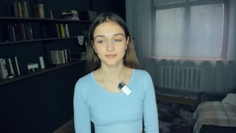 Snapshot of destiebestie chatting on 11/18/25, 08:30 Ann online show from 11/18/25, 08:30