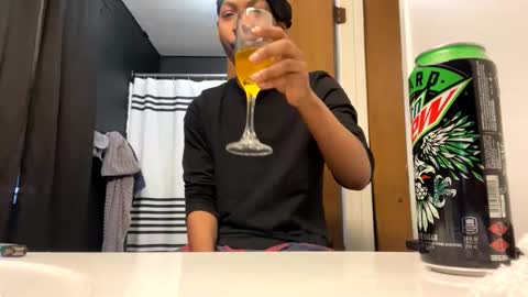 Snapshot of detroitbiguy chatting on 02/17/25, 01:32 Nastytae313 online show from 02/17/25, 01:32