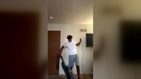 Snapshot of detroitbiguy chatting on 01/11/26, 07:19 Nastytae313 online show from 01/11/26, 07:19