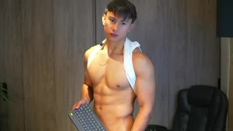 Snapshot of deus_belli chatting on 06/20/26, 01:58 Deus Belli online show from 06/20/26, 01:58