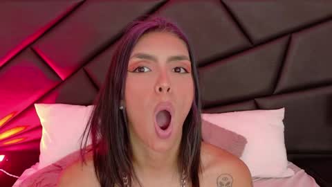 Snapshot of deuxgold chatting on 04/11/26, 04:17 DEUX online show from 04/11/26, 04:17