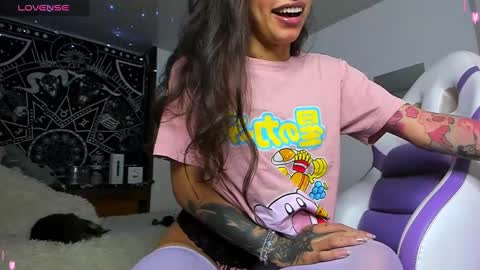 Snapshot of devadoll chatting on 02/24/25, 01:46 Gi HELP ME REACH 50 THUMPS UP 3 online show from 02/24/25, 01:46