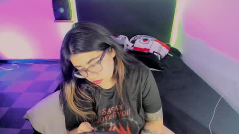 Snapshot of devilfox29 chatting on 01/19/25, 02:15  L I NA  online show from 01/19/25, 02:15