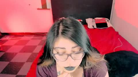 Snapshot of devilfox29 chatting on 03/01/25, 04:37  L I NA  online show from 03/01/25, 04:37