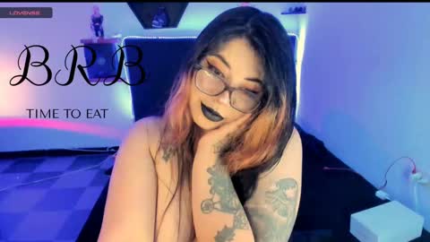 Snapshot of devilfox29 chatting on 10/16/25, 02:12  L I NA  online show from 10/16/25, 02:12