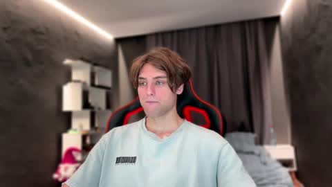 Snapshot of devilnut1 chatting on 11/13/25, 06:23 devilnut1 online show from 11/13/25, 06:23