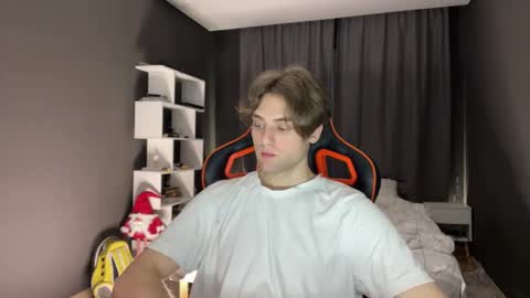 Snapshot of devilnut1 chatting on 11/17/25, 06:19 devilnut1 online show from 11/17/25, 06:19