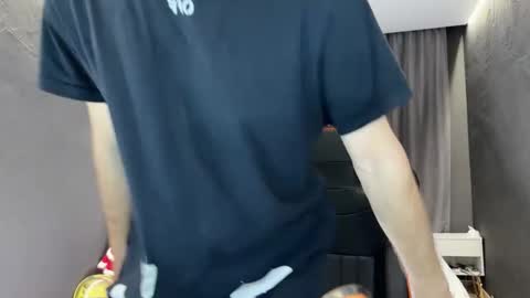 Snapshot of devilnut1 chatting on 11/23/25, 05:57 devilnut1 online show from 11/23/25, 05:57