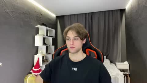 Snapshot of devilnut1 chatting on 11/25/25, 05:40 devilnut1 online show from 11/25/25, 05:40