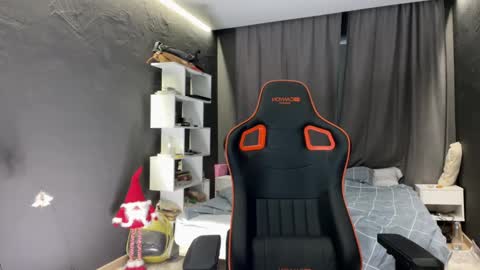 Snapshot of devilnut1 chatting on 11/28/25, 09:01 devilnut1 online show from 11/28/25, 09:01