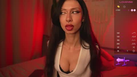 Snapshot of devilss_toy chatting on 02/27/25, 02:43  CIBELLE  online show from 02/27/25, 02:43