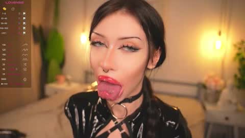 Snapshot of devilss_toy chatting on 10/04/25, 04:05  CIBELLE  online show from 10/04/25, 04:05