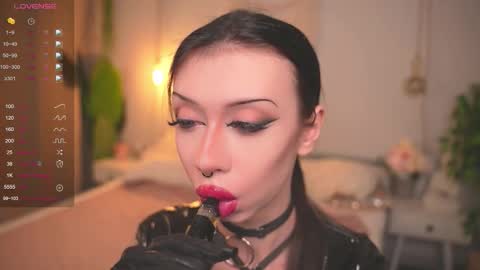 Snapshot of devilss_toy chatting on 10/13/25, 04:18  CIBELLE  online show from 10/13/25, 04:18