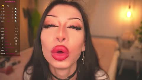 Snapshot of devilss_toy chatting on 10/20/25, 04:07  CIBELLE  online show from 10/20/25, 04:07