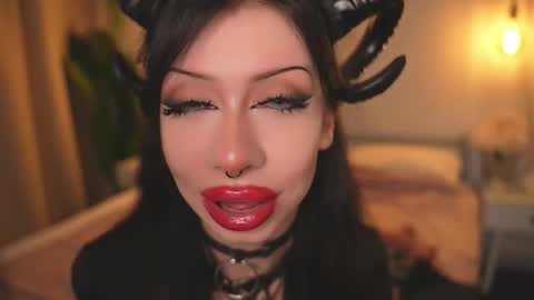 Snapshot of devilss_toy chatting on 11/01/25, 04:09 CIBELLE online show from 11/01/25, 04:09