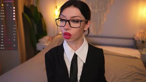 Snapshot of devilss_toy chatting on 11/18/25, 04:00 CIBELLE online show from 11/18/25, 04:00