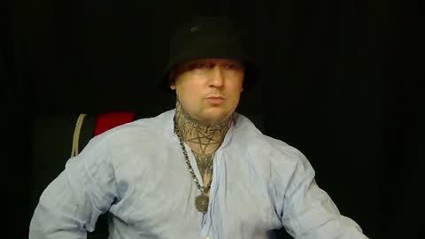 Snapshot of devilwithtats chatting on 07/11/26, 09:23 Lucian online show from 07/11/26, 09:23