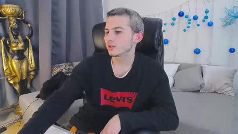 devin_ho online show from 12/15/24, 07:53