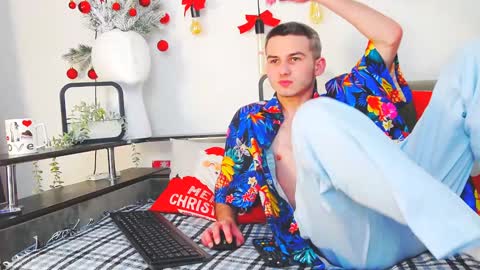 devin_ho online show from 12/26/24, 12:36