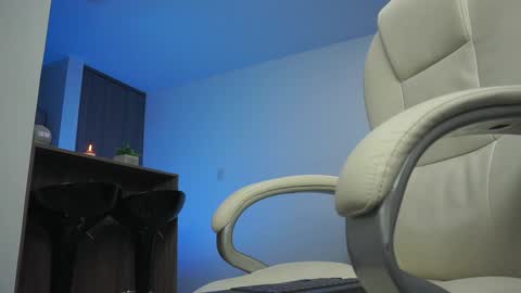 Snapshot of devin_hunter chatting on 12/14/24, 03:51 Devin Hunter online show from 12/14/24, 03:51