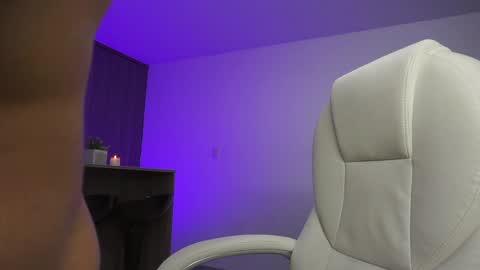 Snapshot of devin_hunter chatting on 12/17/24, 03:06 Devin Hunter online show from 12/17/24, 03:06