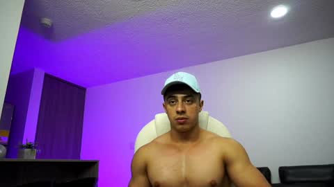 Snapshot of devin_hunter chatting on 01/06/25, 10:05 Devin Hunter online show from 01/06/25, 10:05