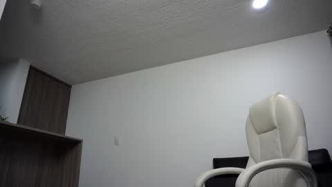 Snapshot of devin_hunter chatting on 01/08/25, 03:51 Devin Hunter online show from 01/08/25, 03:51