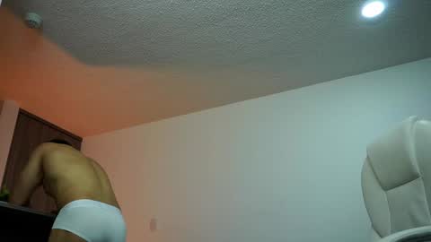 Snapshot of devin_hunter chatting on 01/11/25, 01:27 Devin Hunter online show from 01/11/25, 01:27