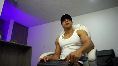 Snapshot of devin_hunter chatting on 01/12/25, 11:47 Devin Hunter online show from 01/12/25, 11:47