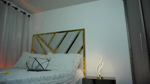 Snapshot of devin_hunter chatting on 02/01/25, 11:48 Devin Hunter online show from 02/01/25, 11:48