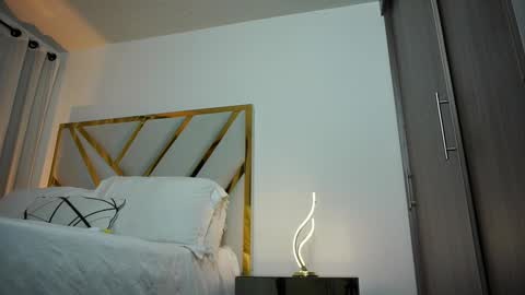 Snapshot of devin_hunter chatting on 02/06/25, 06:08 Devin Hunter online show from 02/06/25, 06:08