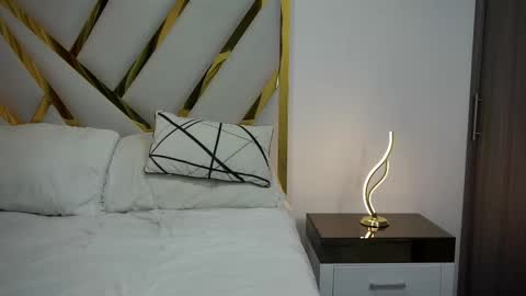 Snapshot of devin_hunter chatting on 02/11/25, 12:49 Devin Hunter online show from 02/11/25, 12:49