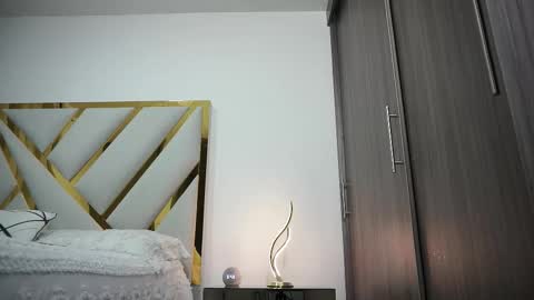 Snapshot of devin_hunter chatting on 10/12/25, 01:48 Devin Hunter online show from 10/12/25, 01:48