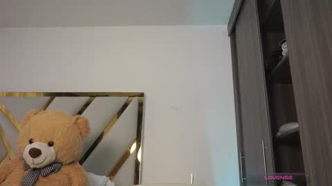 Snapshot of devin_hunter chatting on 12/22/25, 10:29 Devin Hunter online show from 12/22/25, 10:29