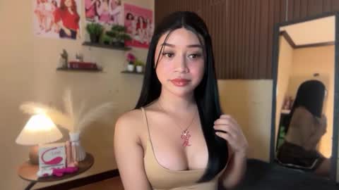 Snapshot of devine_goddessx chatting on 04/13/26, 12:21 Devine Greyson online show from 04/13/26, 12:21