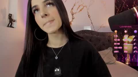 Snapshot of devlin_violet__ chatting on 11/09/25, 03:27 PaulaInsta paulacastellanos 1Pvt open online show from 11/09/25, 03:27