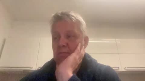 Snapshot of devon_nite chatting on 12/19/25, 12:28 Devon online show from 12/19/25, 12:28