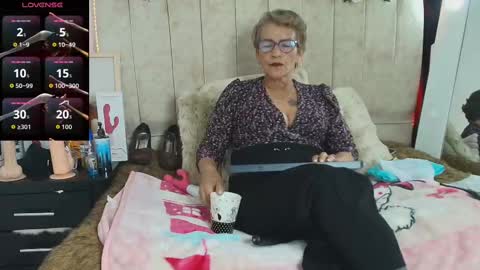 Snapshot of devora_mature65 chatting on 11/19/25, 02:33 Devora online show from 11/19/25, 02:33