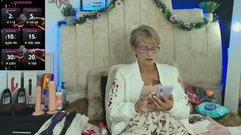 Snapshot of devora_mature65 chatting on 11/30/25, 06:34 Devora online show from 11/30/25, 06:34