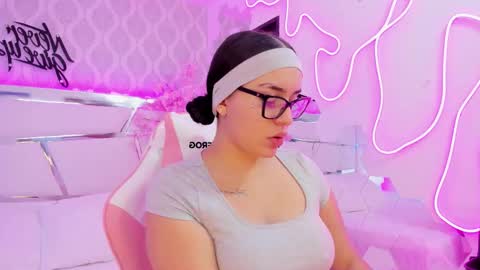 Snapshot of devoracook chatting on 11/13/25, 01:54 DevoraCook online show from 11/13/25, 01:54