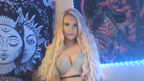 Snapshot of devyn_winter chatting on 10/31/25, 05:14 devyn winter online show from 10/31/25, 05:14