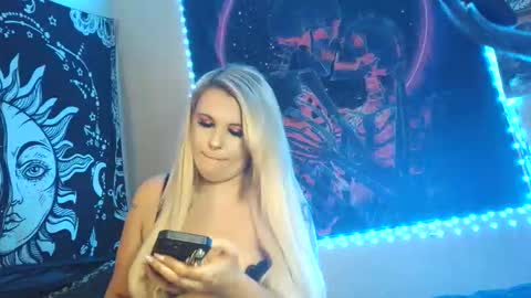 Snapshot of devyn_winter chatting on 11/12/25, 10:52 devyn winter online show from 11/12/25, 10:52