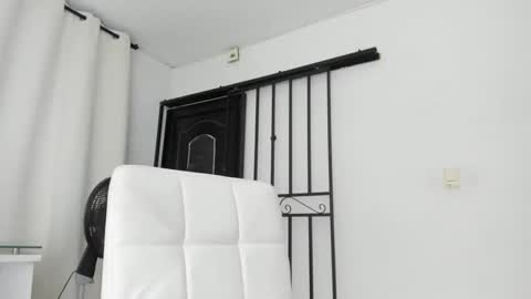 thumb up me please its important online show from 02/20/25, 08:39